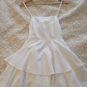 Elegant White Sleeveless Dress
